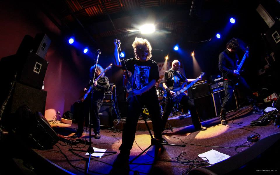 Asculta o noua melodie DinUmbra, „Crystal Thoughts”